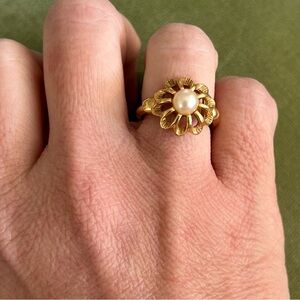 Vintage Avon Gold-Tone Flower Pearl Ring Size 5-7 adjustable